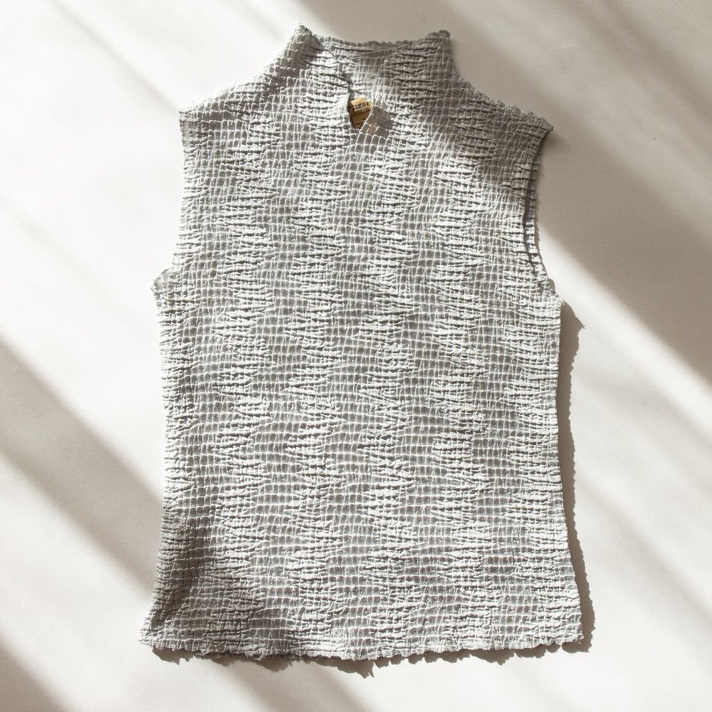 Vintage Y2K micro pleat mock neck tank top blouse